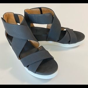 Dr Scholls platform sandals size 91/2 never worn